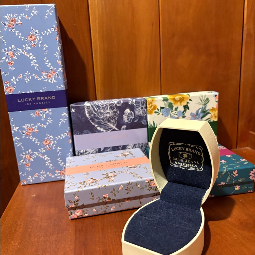 Lucky Brand Jewelry Box Set - Floral Blue and Cream